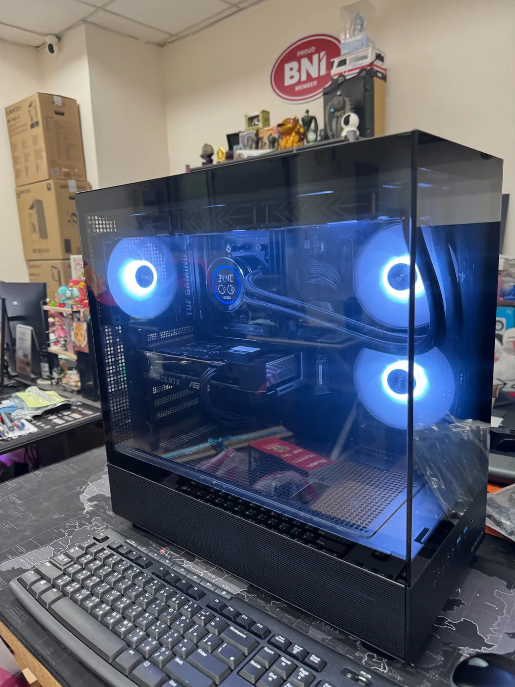 藍色燈效側透電腦主機