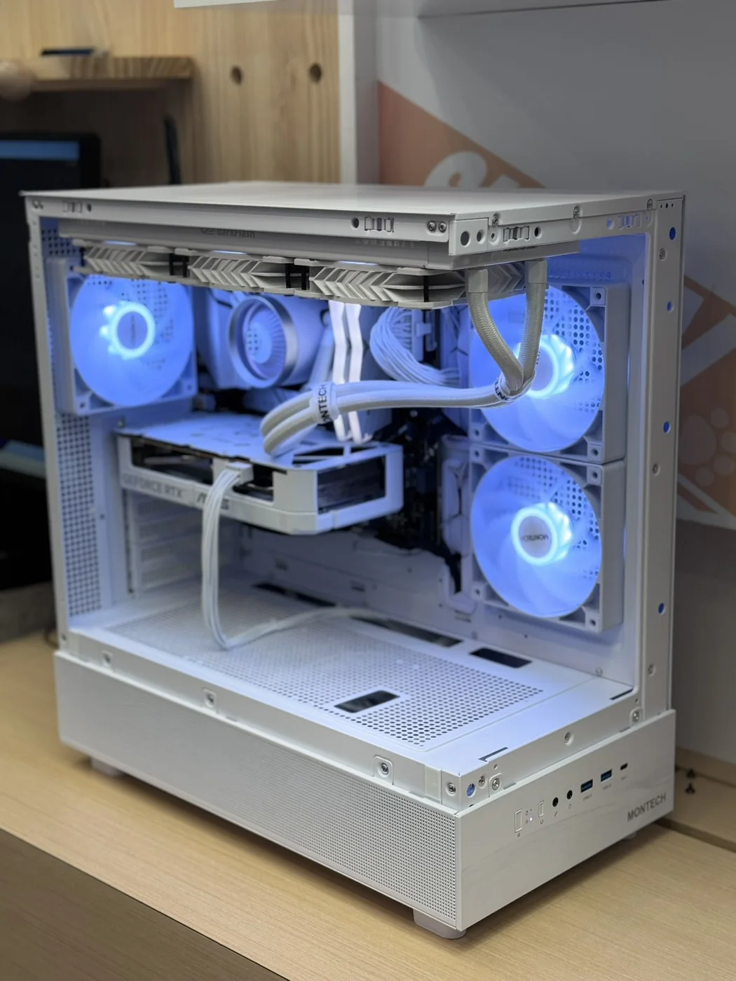 工作室完成的白色水冷電腦主機
